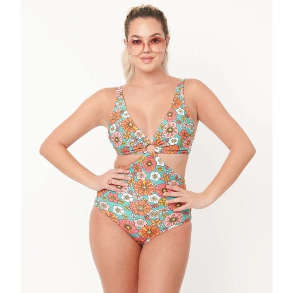 NWT Unique Vintage Turquoise & Pink Floral Fresh Cut One Piece Swimsuit Size S